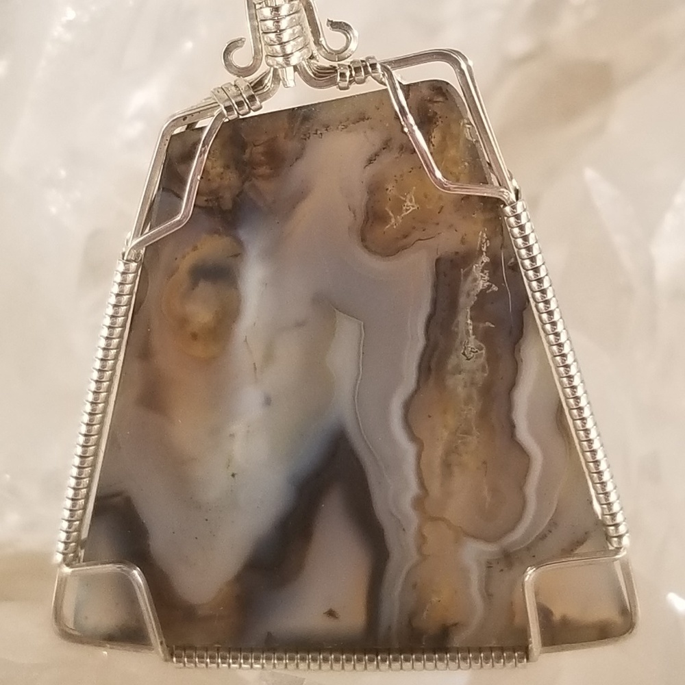 Wire wrapped Brazilian Agate Pendate - Picture 6 of 12